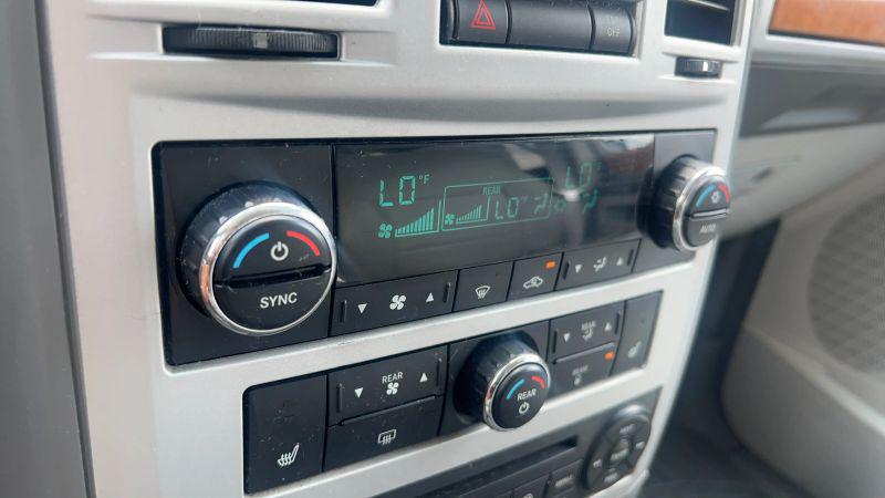 2008 Chrysler Town & Country Limited