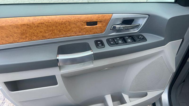 2008 Chrysler Town & Country Limited