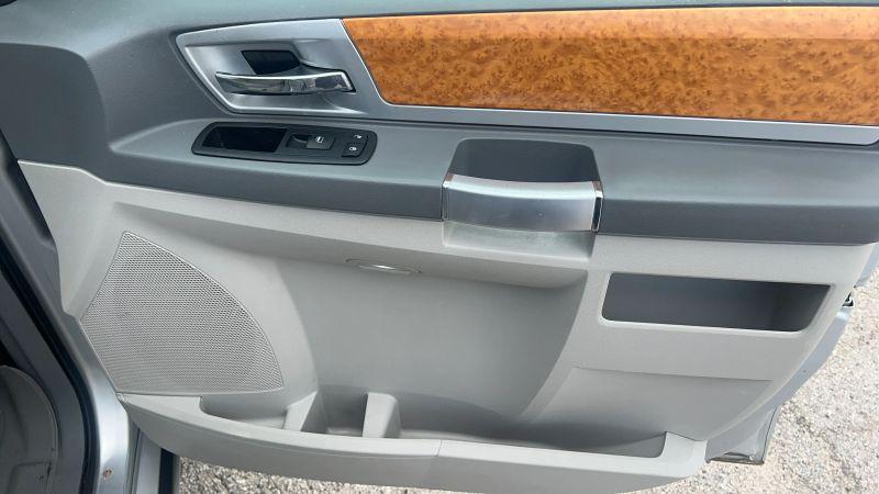 2008 Chrysler Town & Country Limited