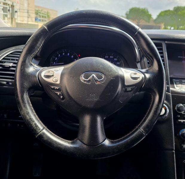 2015 INFINITI QX70 3.7