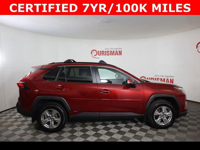 2025 Toyota RAV4 XLE - Photo 11