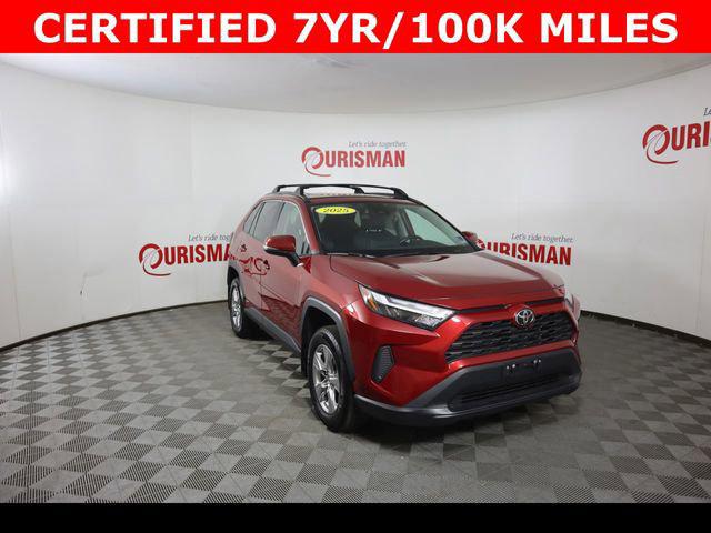 2025 Toyota RAV4 XLE - Photo 12