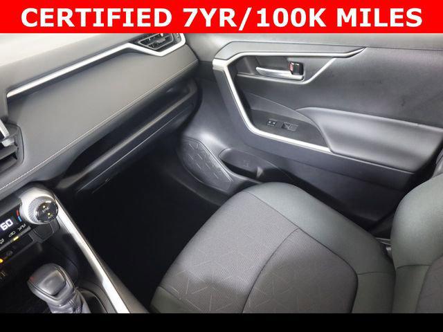2025 Toyota RAV4 XLE - Photo 16