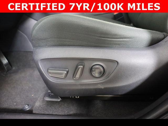 2025 Toyota RAV4 XLE - Photo 18