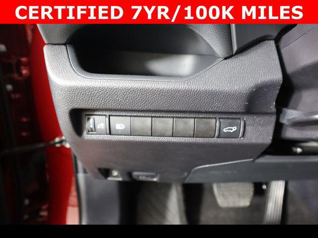 2025 Toyota RAV4 XLE - Photo 19