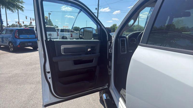 2018 Ram 3500 Big Horn Crew Cab 4x4 8' Box