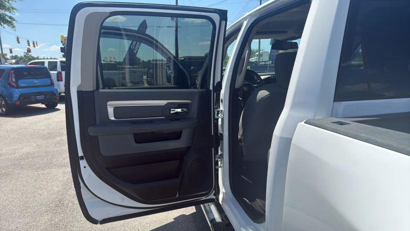 2018 Ram 3500 Big Horn Crew Cab 4x4 8' Box