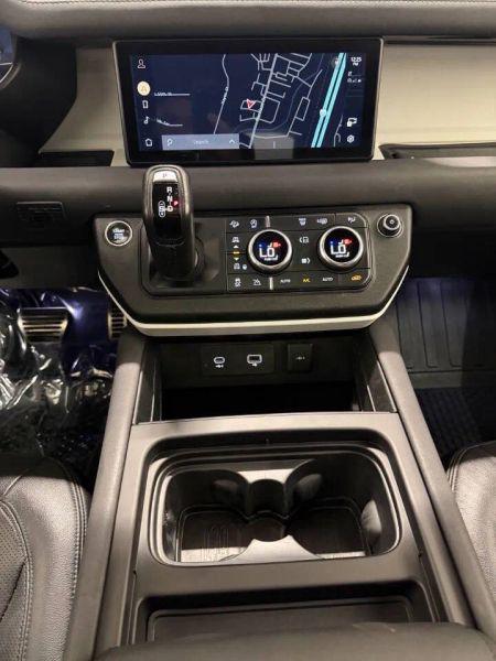 2021 Land Rover Defender 110 SE