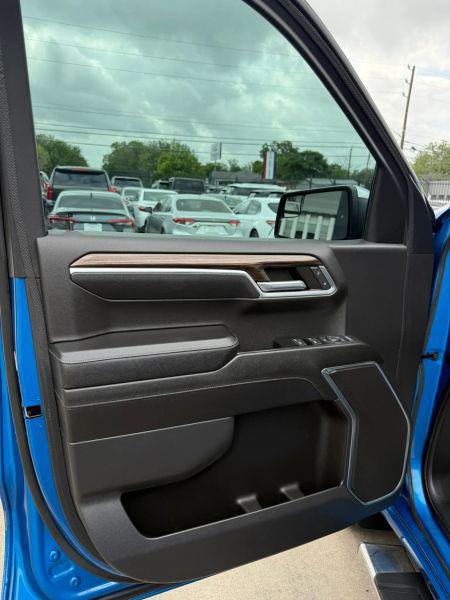 2023 Chevrolet Silverado 1500 2WD Crew Cab Short Bed LT
