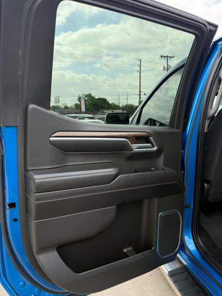 2023 Chevrolet Silverado 1500 2WD Crew Cab Short Bed LT