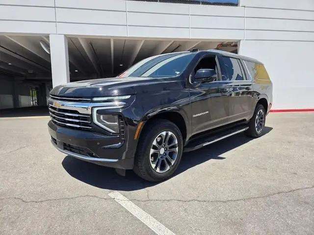 2025 Chevrolet Suburban 4WD LT