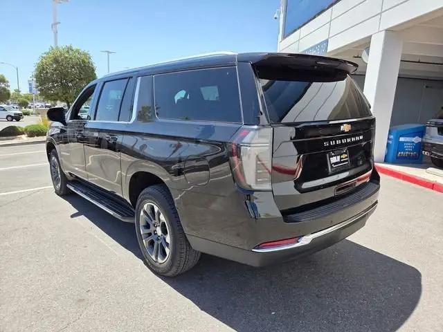 2025 Chevrolet Suburban 4WD LT