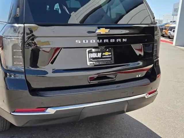 2025 Chevrolet Suburban 4WD LT