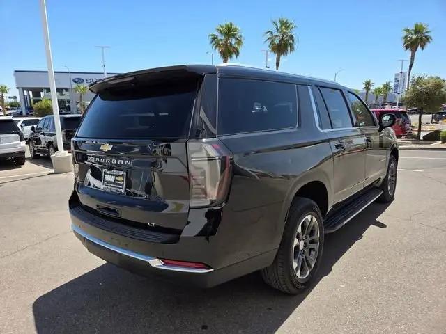 2025 Chevrolet Suburban 4WD LT