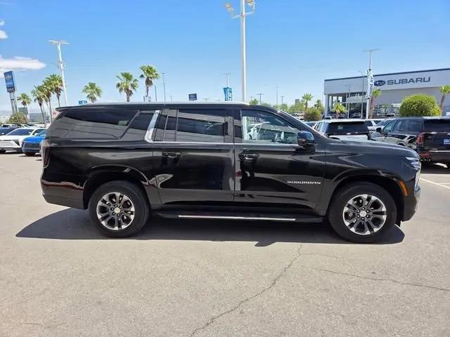 2025 Chevrolet Suburban 4WD LT