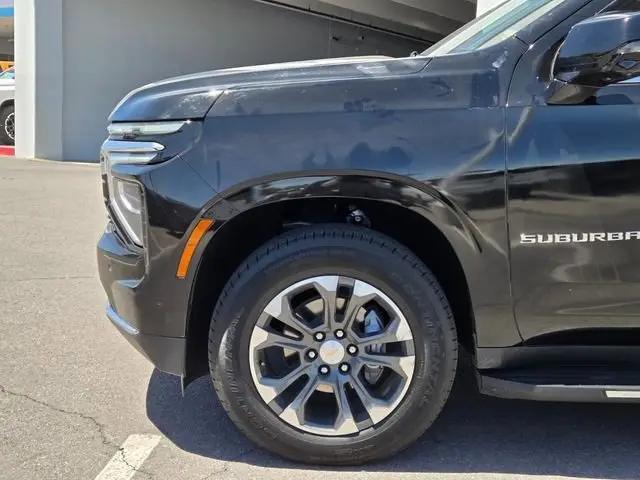 2025 Chevrolet Suburban 4WD LT