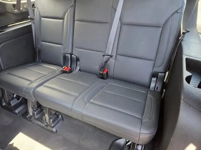 2025 Chevrolet Suburban 4WD LT
