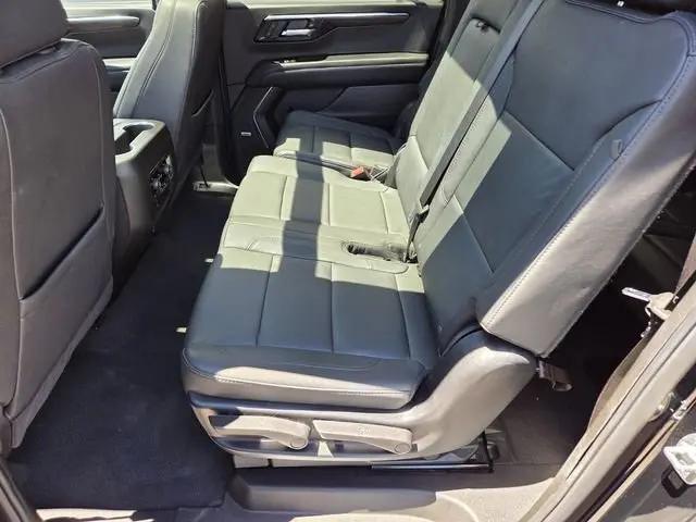 2025 Chevrolet Suburban 4WD LT