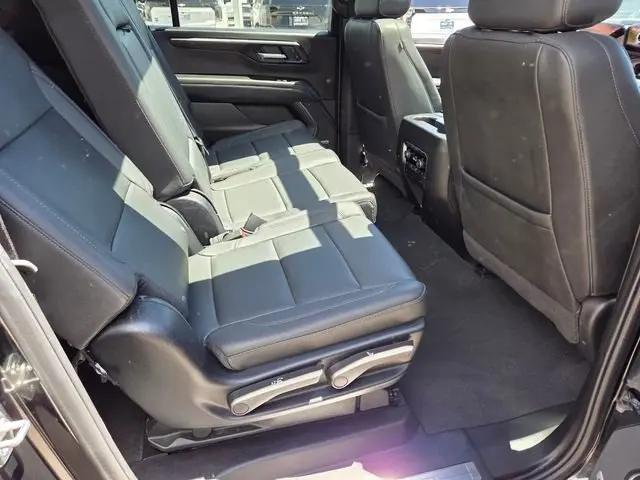 2025 Chevrolet Suburban 4WD LT