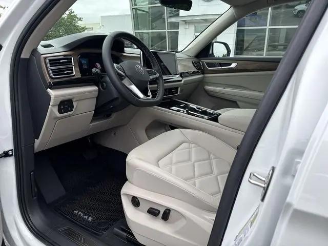2026 Volkswagen Atlas SE with Technology