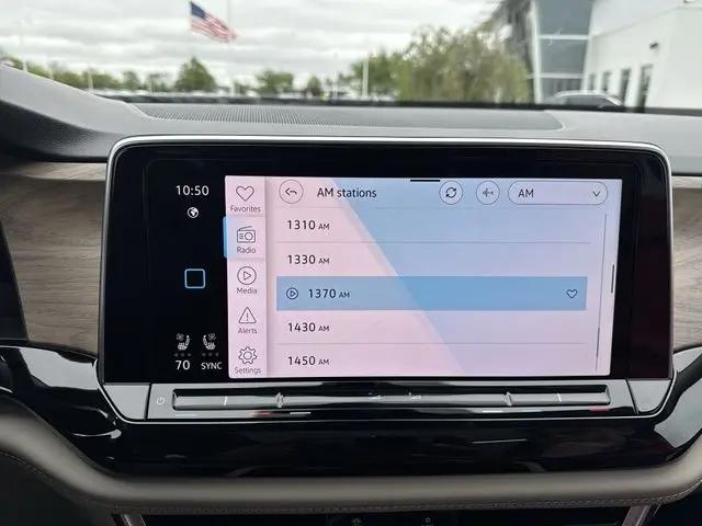 2026 Volkswagen Atlas SE with Technology