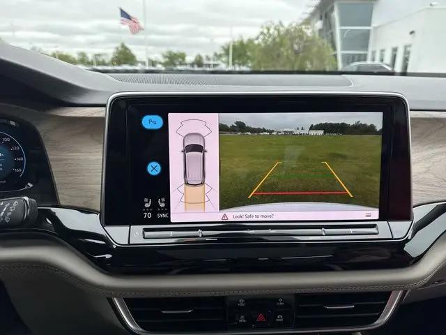 2026 Volkswagen Atlas SE with Technology