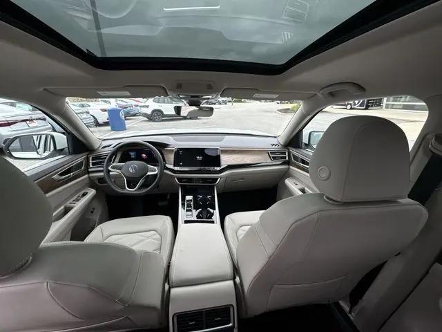 2026 Volkswagen Atlas SE with Technology