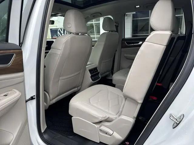 2026 Volkswagen Atlas SE with Technology