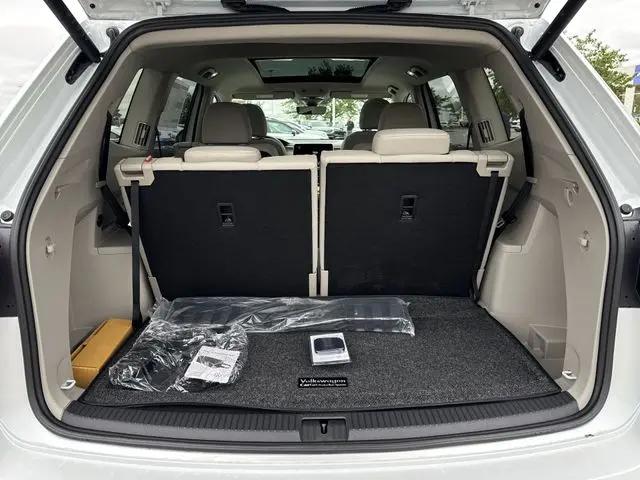 2026 Volkswagen Atlas SE with Technology