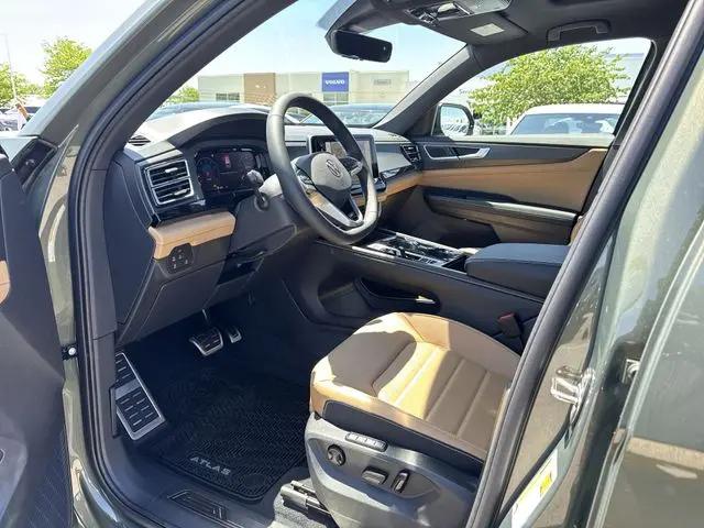 2026 Volkswagen Atlas Cross Sport SEL R-Line Black