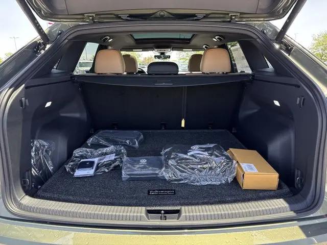 2026 Volkswagen Atlas Cross Sport SEL R-Line Black