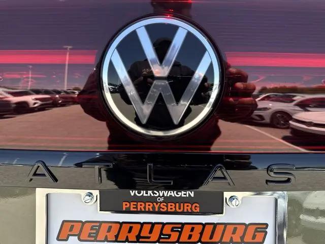 2026 Volkswagen Atlas Cross Sport SEL R-Line Black