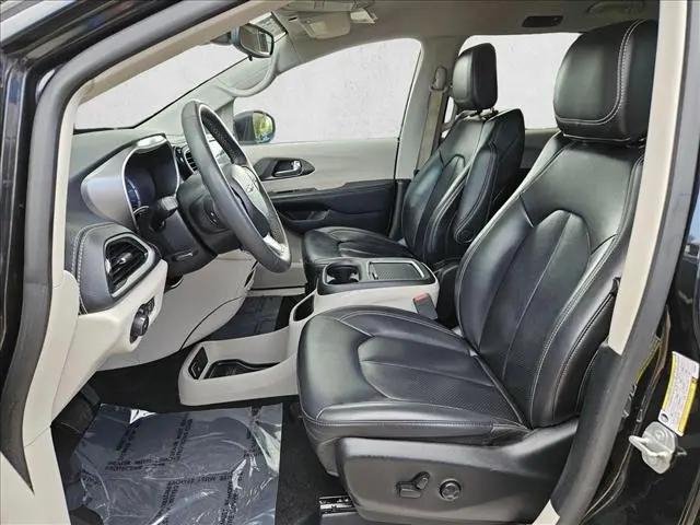 2023 Chrysler Pacifica Hybrid Touring L