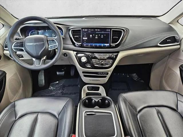 2023 Chrysler Pacifica Hybrid Touring L
