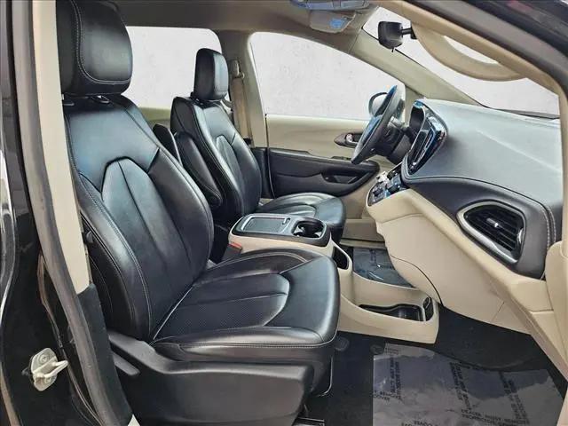 2023 Chrysler Pacifica Hybrid Touring L
