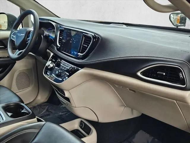 2023 Chrysler Pacifica Hybrid Touring L