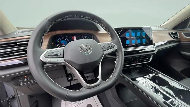 2026 Volkswagen Atlas SE with Technology