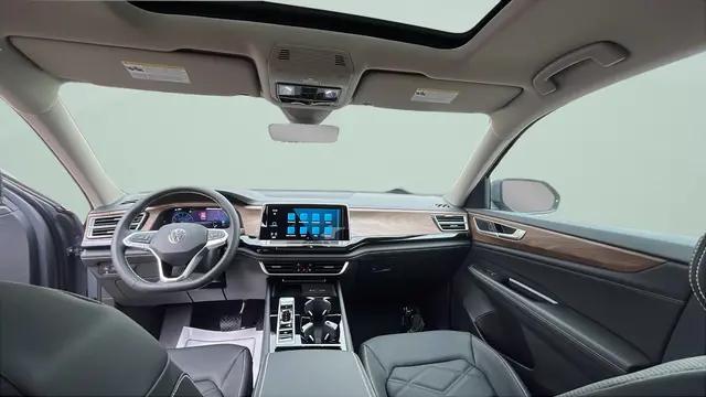 2026 Volkswagen Atlas SE with Technology