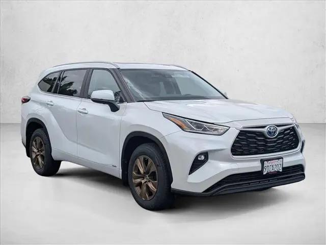2023 Toyota Highlander Hybrid XLE Bronze
