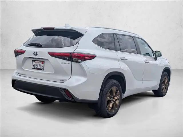 2023 Toyota Highlander Hybrid XLE Bronze