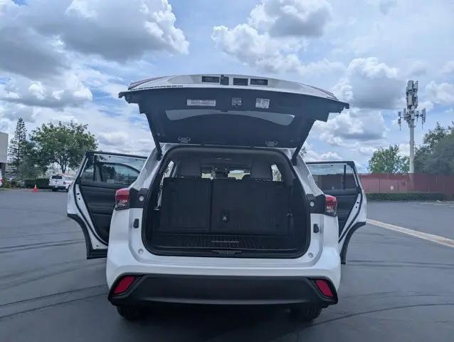 2023 Toyota Highlander Hybrid XLE Bronze