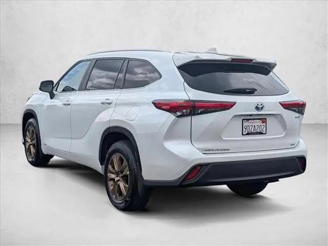 2023 Toyota Highlander Hybrid XLE Bronze