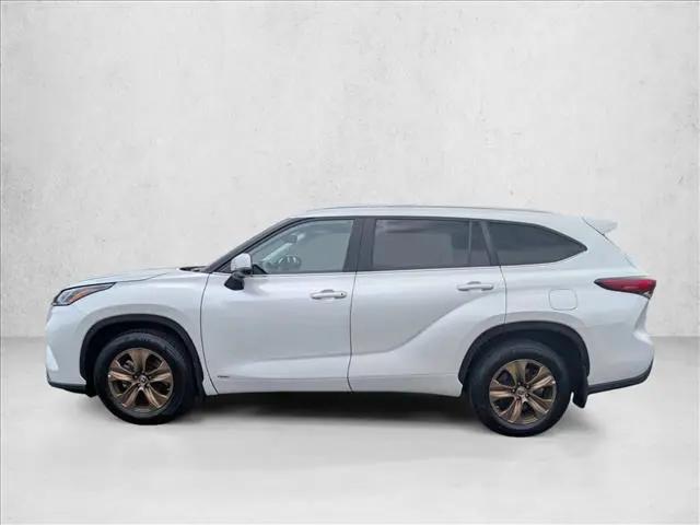 2023 Toyota Highlander Hybrid XLE Bronze