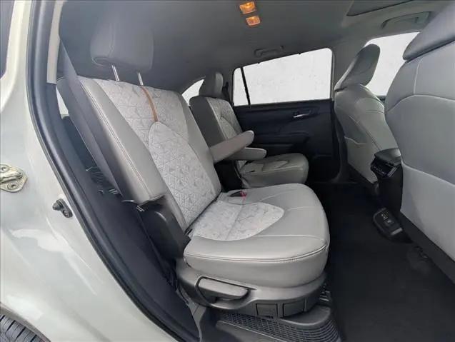 2023 Toyota Highlander Hybrid XLE Bronze