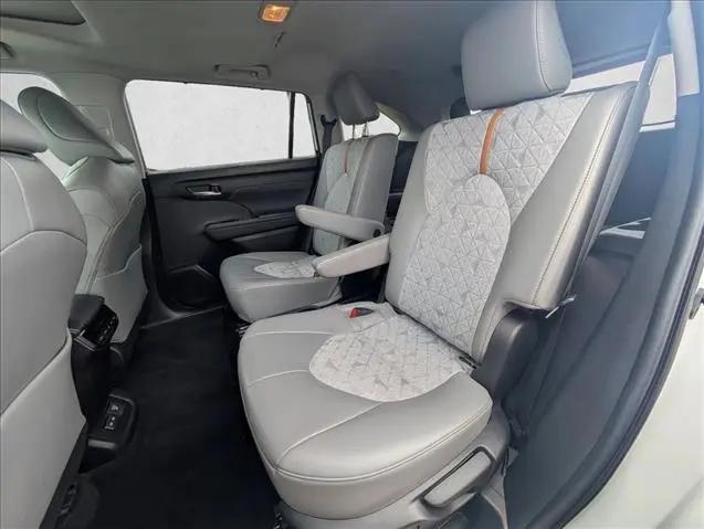 2023 Toyota Highlander Hybrid XLE Bronze