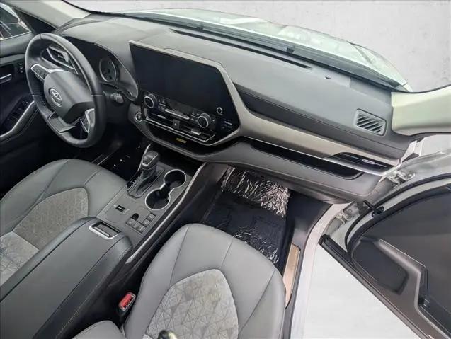 2023 Toyota Highlander Hybrid XLE Bronze