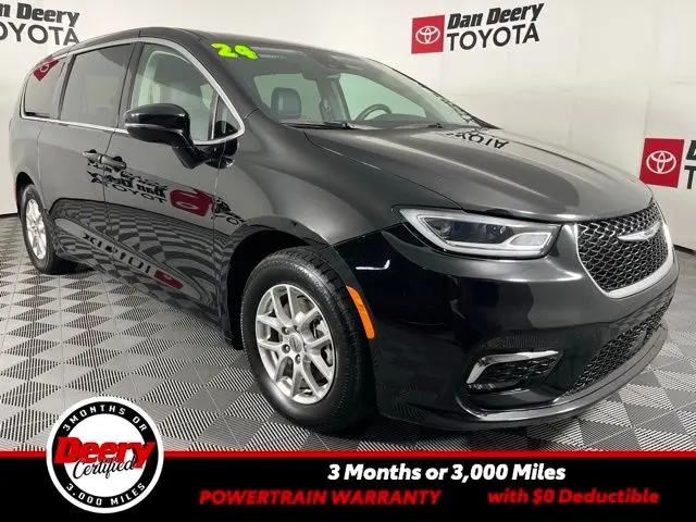 2024 Chrysler Pacifica Touring L for sale in Cedar Falls, IA