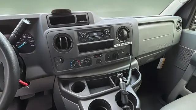 2022 Ford E-450 Cutaway Base