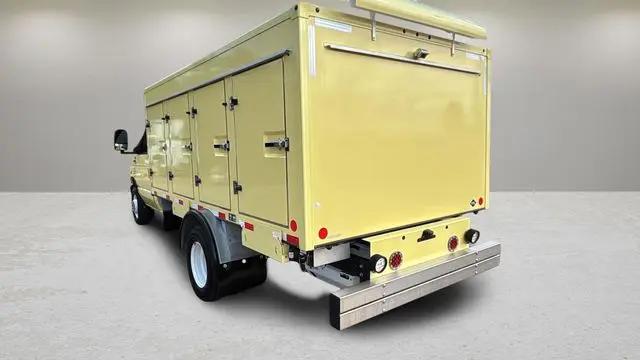 2022 Ford E-450 Cutaway Base