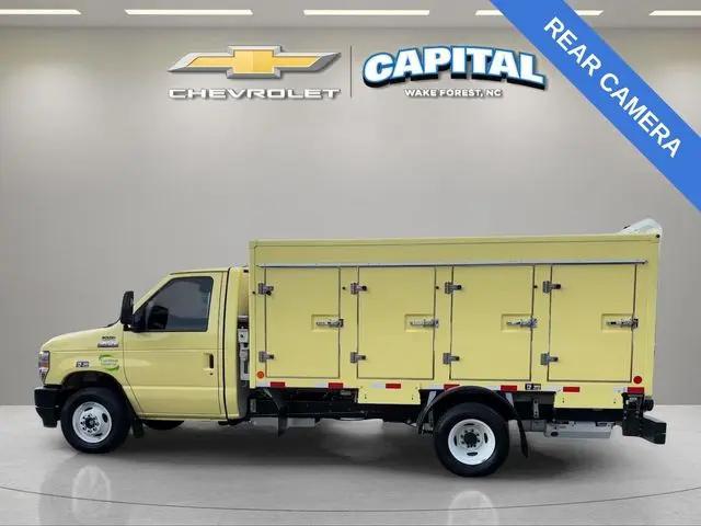 2022 Ford E-450 Cutaway Base